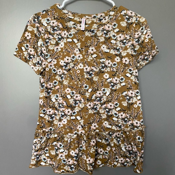 Floral Peplum Shirt - Picture 2 of 4
